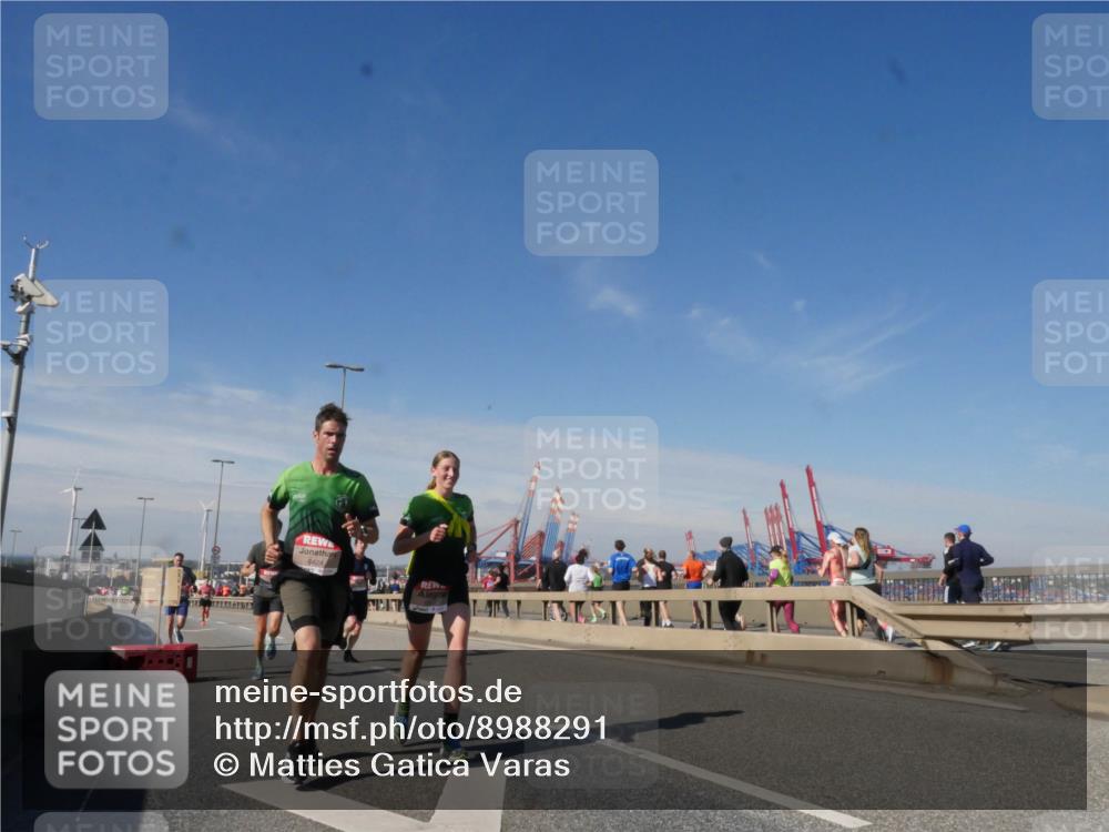 03.10.2025 - Köhlbrandbrückenlauf Matties Gatica Varas http://msf.ph/oto/8988291 03.10.2025 12:33:58 Position 2 6624 meine-sportfotos.de