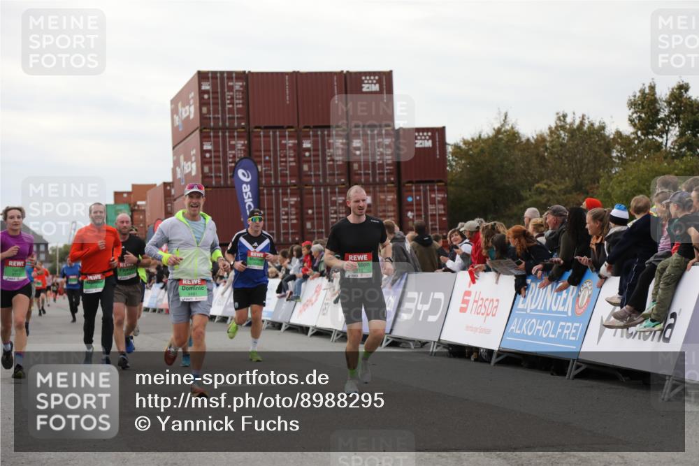 03.10.2025 - Köhlbrandbrückenlauf Yannick Fuchs http://msf.ph/oto/8988295 03.10.2025 16:00:26 Ziel 7027, 7105, 7116, 7202, 7287, 7301, 7327, 9188, 9189, 9240, 9391, 9491, 9717 meine-sportfotos.de