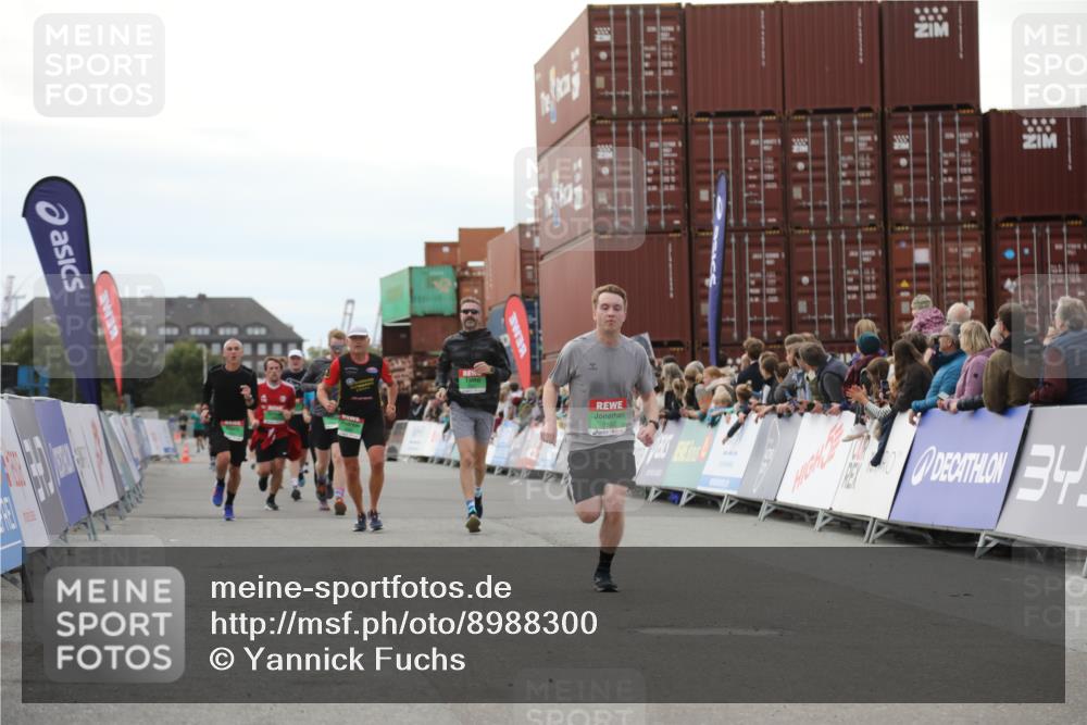 03.10.2025 - Köhlbrandbrückenlauf Yannick Fuchs http://msf.ph/oto/8988300 03.10.2025 16:12:35 Ziel 7203, 7502, 8957, 8960, 8979, 8982, 9300, 9420, 9706 meine-sportfotos.de