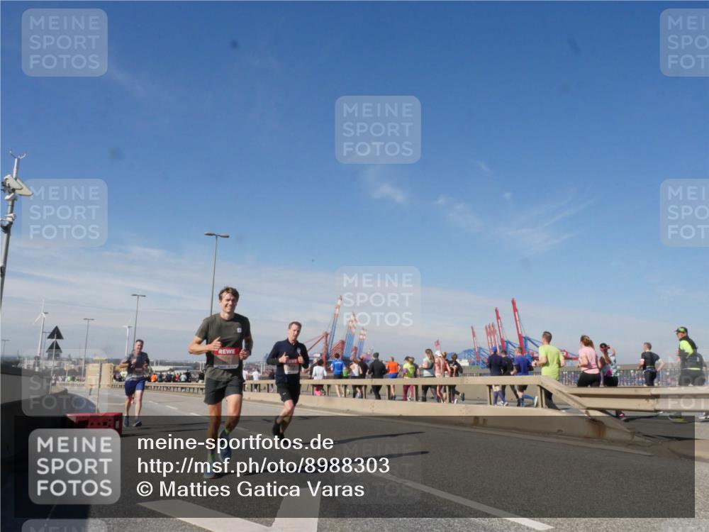 03.10.2025 - Köhlbrandbrückenlauf Matties Gatica Varas http://msf.ph/oto/8988303 03.10.2025 12:34:00 Position 2  meine-sportfotos.de