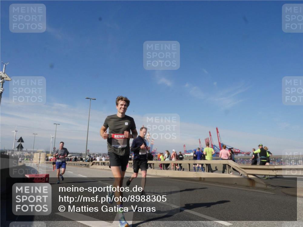 03.10.2025 - Köhlbrandbrückenlauf Matties Gatica Varas http://msf.ph/oto/8988305 03.10.2025 12:34:00 Position 2  meine-sportfotos.de