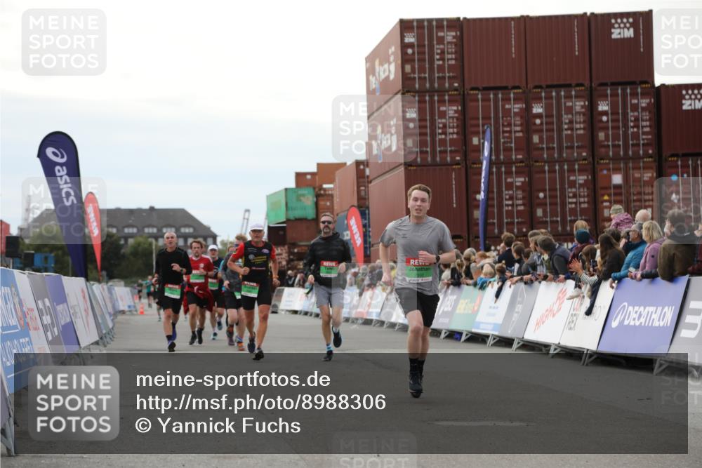 03.10.2025 - Köhlbrandbrückenlauf Yannick Fuchs http://msf.ph/oto/8988306 03.10.2025 16:12:35 Ziel 7203, 7502, 8957, 8960, 8979, 8982, 9300, 9420, 9706 meine-sportfotos.de