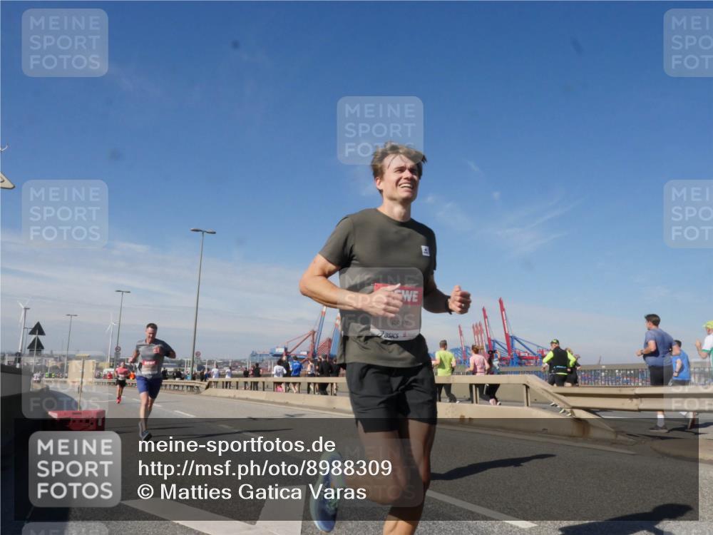 03.10.2025 - Köhlbrandbrückenlauf Matties Gatica Varas http://msf.ph/oto/8988309 03.10.2025 12:34:01 Position 2 1, 6817 meine-sportfotos.de