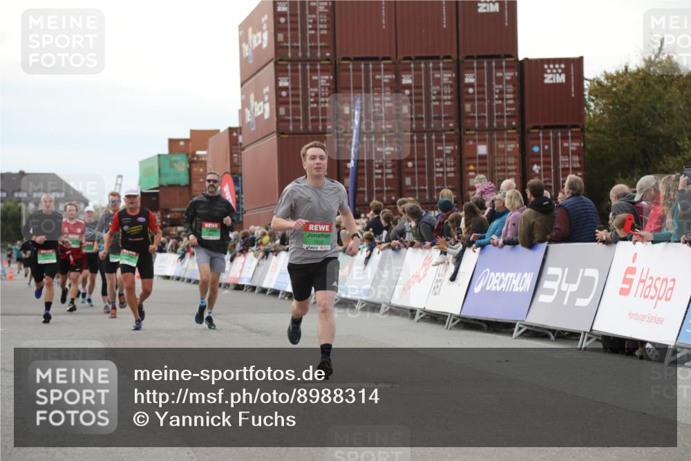03.10.2025 - Köhlbrandbrückenlauf Yannick Fuchs http://msf.ph/oto/8988314 03.10.2025 16:12:35 Ziel 7203, 7502, 8957, 8960, 8979, 8982, 9300, 9420, 9706 meine-sportfotos.de