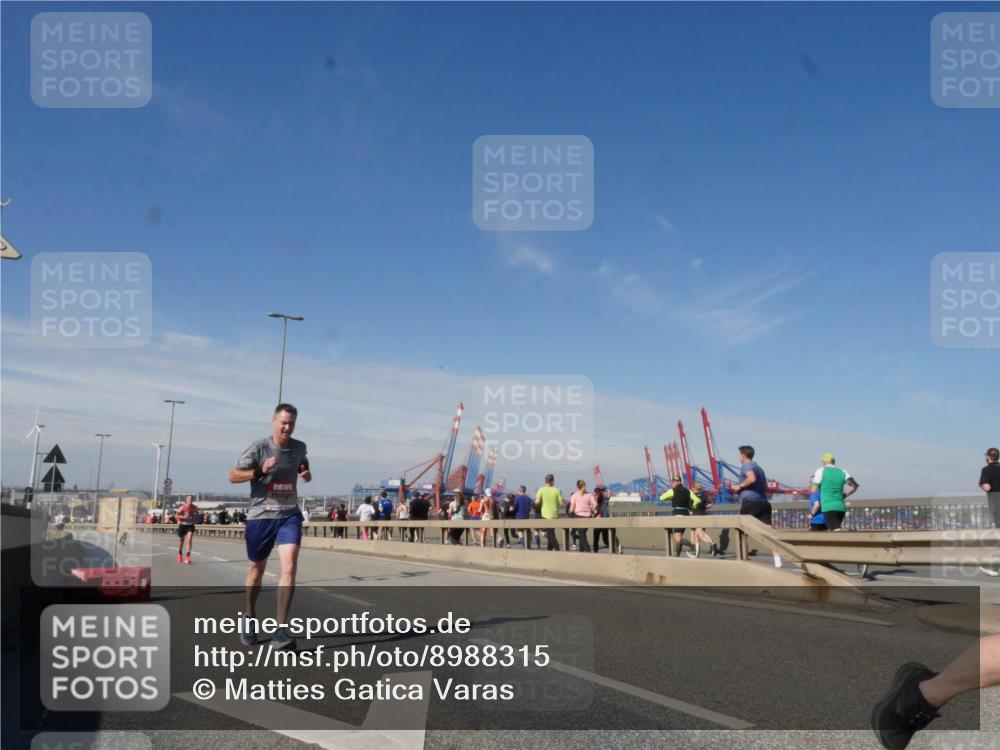 03.10.2025 - Köhlbrandbrückenlauf Matties Gatica Varas http://msf.ph/oto/8988315 03.10.2025 12:34:02 Position 2  meine-sportfotos.de