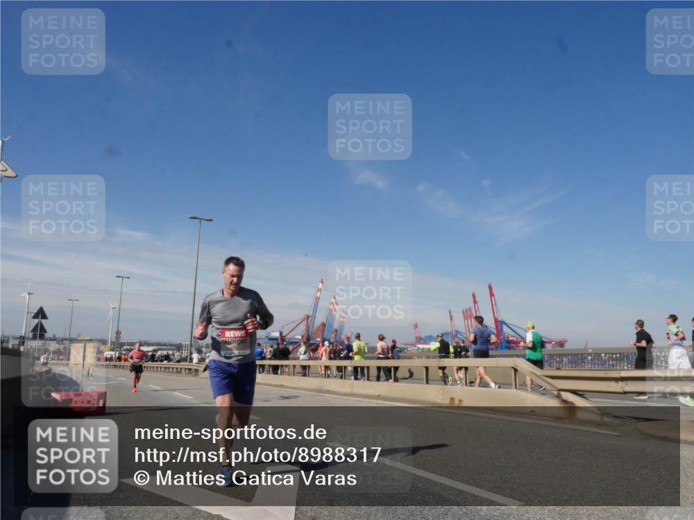 03.10.2025 - Köhlbrandbrückenlauf Matties Gatica Varas http://msf.ph/oto/8988317 03.10.2025 12:34:02 Position 2 6151 meine-sportfotos.de