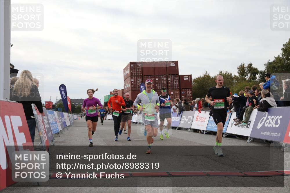 03.10.2025 - Köhlbrandbrückenlauf Yannick Fuchs http://msf.ph/oto/8988319 03.10.2025 16:00:27 Ziel 7027, 7105, 7116, 7202, 7287, 7301, 7327, 9188, 9189, 9240, 9391, 9491, 9717 meine-sportfotos.de