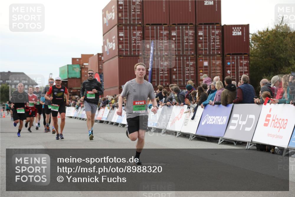 03.10.2025 - Köhlbrandbrückenlauf Yannick Fuchs http://msf.ph/oto/8988320 03.10.2025 16:12:35 Ziel 7203, 7502, 8957, 8960, 8979, 8982, 9300, 9420, 9706 meine-sportfotos.de