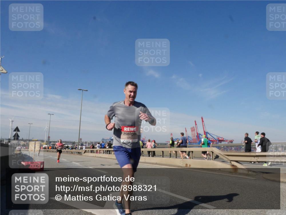 03.10.2025 - Köhlbrandbrückenlauf Matties Gatica Varas http://msf.ph/oto/8988321 03.10.2025 12:34:03 Position 2 6151 meine-sportfotos.de