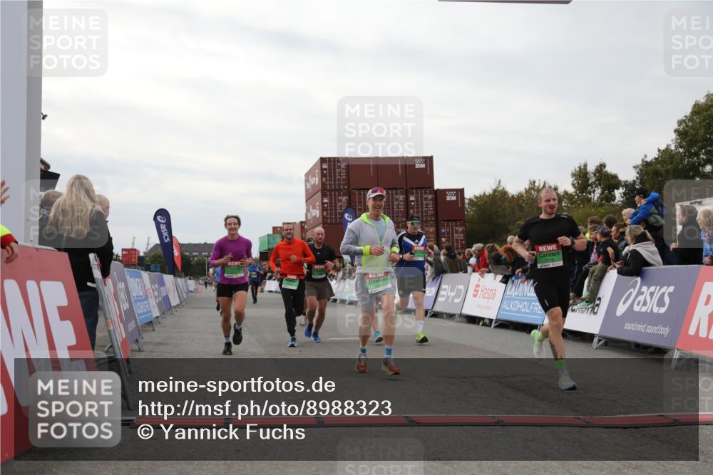 03.10.2025 - Köhlbrandbrückenlauf Yannick Fuchs http://msf.ph/oto/8988323 03.10.2025 16:00:27 Ziel 7027, 7105, 7116, 7202, 7287, 7301, 7327, 9188, 9189, 9240, 9391, 9491, 9717 meine-sportfotos.de