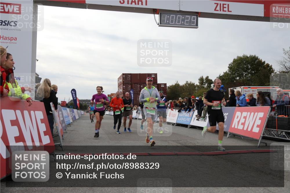 03.10.2025 - Köhlbrandbrückenlauf Yannick Fuchs http://msf.ph/oto/8988329 03.10.2025 16:00:27 Ziel 7027, 7105, 7116, 7202, 7287, 7301, 7327, 9188, 9189, 9240, 9391, 9491, 9717 meine-sportfotos.de