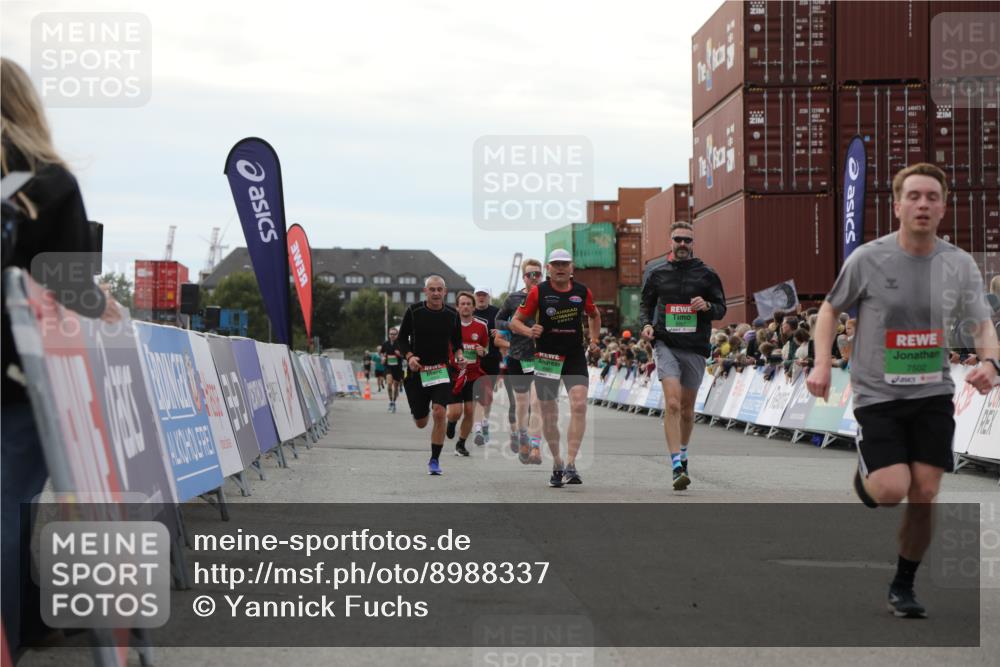 03.10.2025 - Köhlbrandbrückenlauf Yannick Fuchs http://msf.ph/oto/8988337 03.10.2025 16:12:36 Ziel 7203, 7502, 8957, 8960, 8979, 8982, 9296, 9300, 9307, 9420, 9706 meine-sportfotos.de