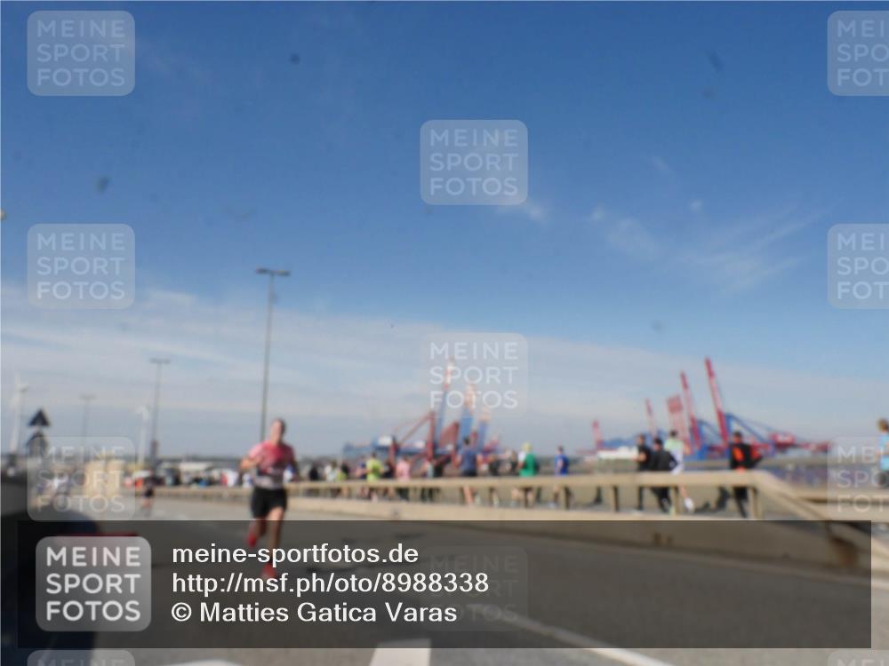 03.10.2025 - Köhlbrandbrückenlauf Matties Gatica Varas http://msf.ph/oto/8988338 03.10.2025 12:34:05 Position 2  meine-sportfotos.de