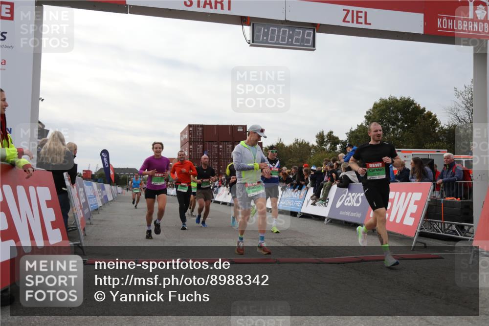 03.10.2025 - Köhlbrandbrückenlauf Yannick Fuchs http://msf.ph/oto/8988342 03.10.2025 16:00:28 Ziel 7027, 7116, 7202, 7287, 7327, 9188, 9189, 9240, 9391, 9491, 9717 meine-sportfotos.de