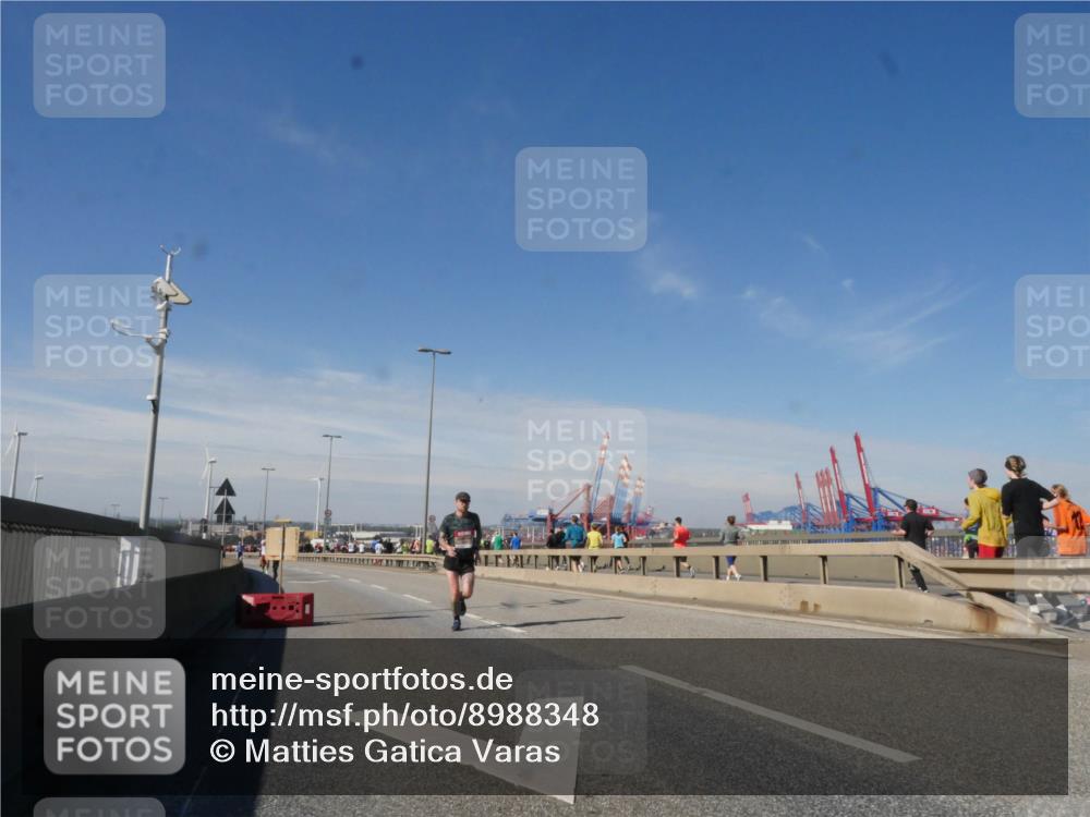 03.10.2025 - Köhlbrandbrückenlauf Matties Gatica Varas http://msf.ph/oto/8988348 03.10.2025 12:34:11 Position 2  meine-sportfotos.de