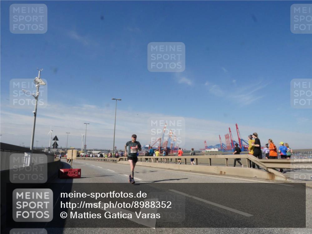 03.10.2025 - Köhlbrandbrückenlauf Matties Gatica Varas http://msf.ph/oto/8988352 03.10.2025 12:34:11 Position 2 1 meine-sportfotos.de