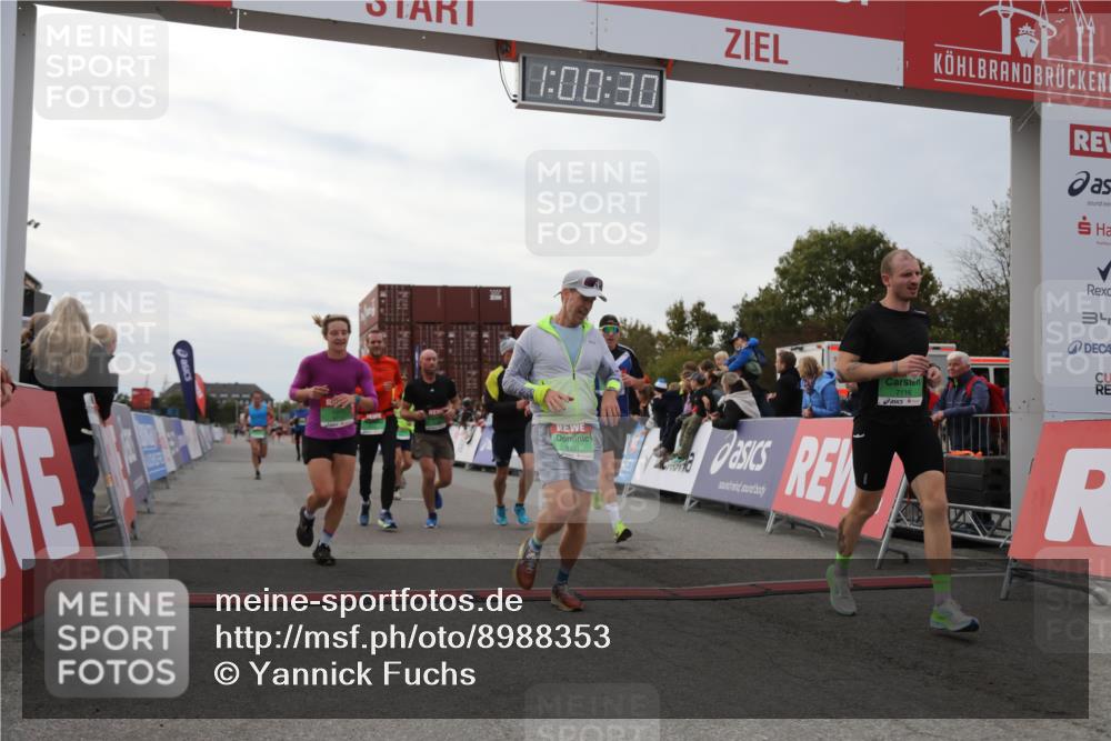03.10.2025 - Köhlbrandbrückenlauf Yannick Fuchs http://msf.ph/oto/8988353 03.10.2025 16:00:28 Ziel 7027, 7116, 7202, 7287, 7327, 9188, 9189, 9240, 9391, 9491, 9717 meine-sportfotos.de