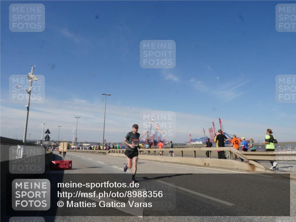 03.10.2025 - Köhlbrandbrückenlauf Matties Gatica Varas http://msf.ph/oto/8988356 03.10.2025 12:34:12 Position 2  meine-sportfotos.de