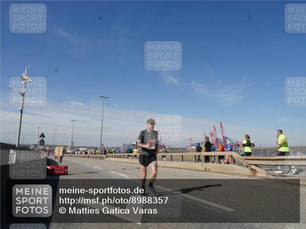 03.10.2025 - Köhlbrandbrückenlauf Matties Gatica Varas http://msf.ph/oto/8988357 03.10.2025 12:34:12 Position 2  meine-sportfotos.de