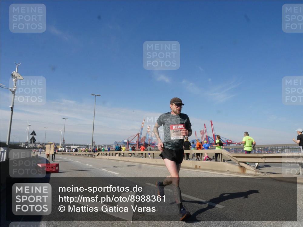 03.10.2025 - Köhlbrandbrückenlauf Matties Gatica Varas http://msf.ph/oto/8988361 03.10.2025 12:34:13 Position 2 4001 meine-sportfotos.de