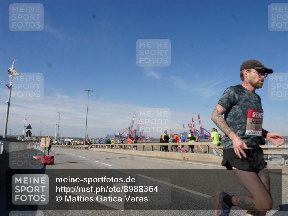 03.10.2025 - Köhlbrandbrückenlauf Matties Gatica Varas http://msf.ph/oto/8988364 03.10.2025 12:34:13 Position 2 4001 meine-sportfotos.de