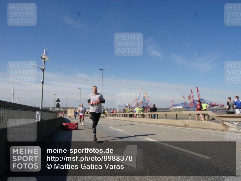 03.10.2025 - Köhlbrandbrückenlauf Matties Gatica Varas http://msf.ph/oto/8988378 03.10.2025 12:34:18 Position 2  meine-sportfotos.de