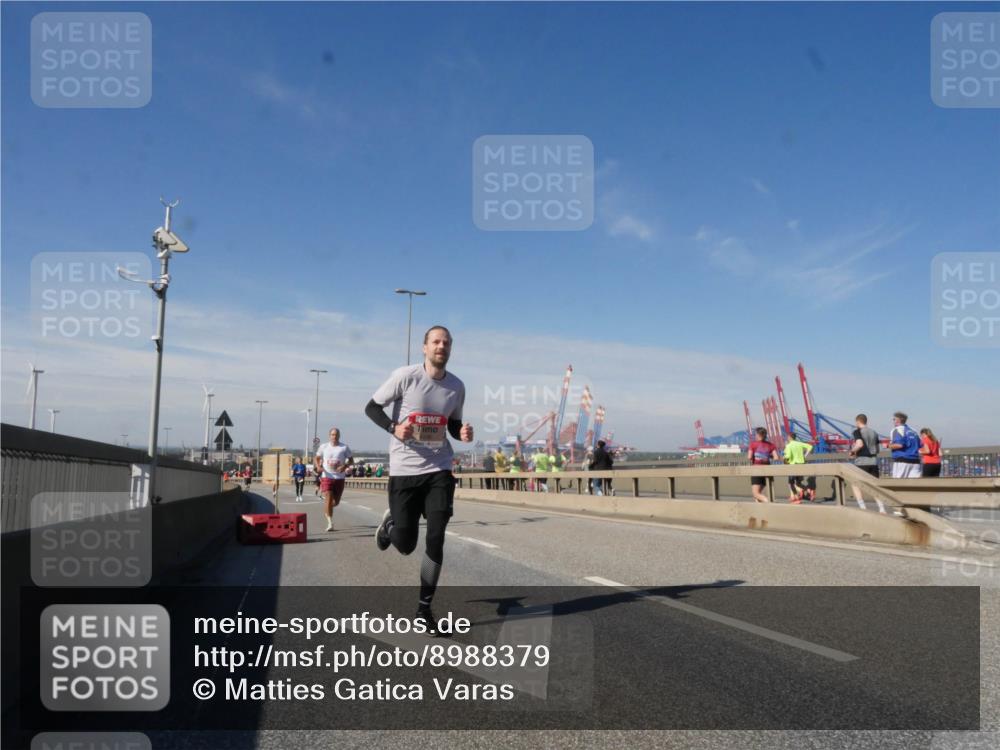 03.10.2025 - Köhlbrandbrückenlauf Matties Gatica Varas http://msf.ph/oto/8988379 03.10.2025 12:34:18 Position 2  meine-sportfotos.de