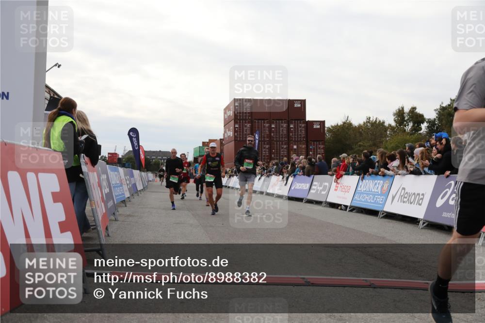 03.10.2025 - Köhlbrandbrückenlauf Yannick Fuchs http://msf.ph/oto/8988382 03.10.2025 16:12:38 Ziel 7502, 8957, 8960, 8979, 8982, 9296, 9300, 9307, 9420 meine-sportfotos.de