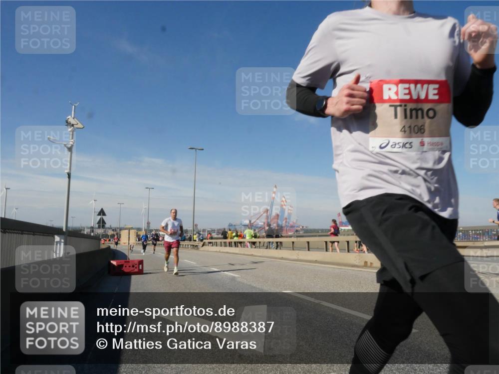 03.10.2025 - Köhlbrandbrückenlauf Matties Gatica Varas http://msf.ph/oto/8988387 03.10.2025 12:34:19 Position 2 4106 meine-sportfotos.de