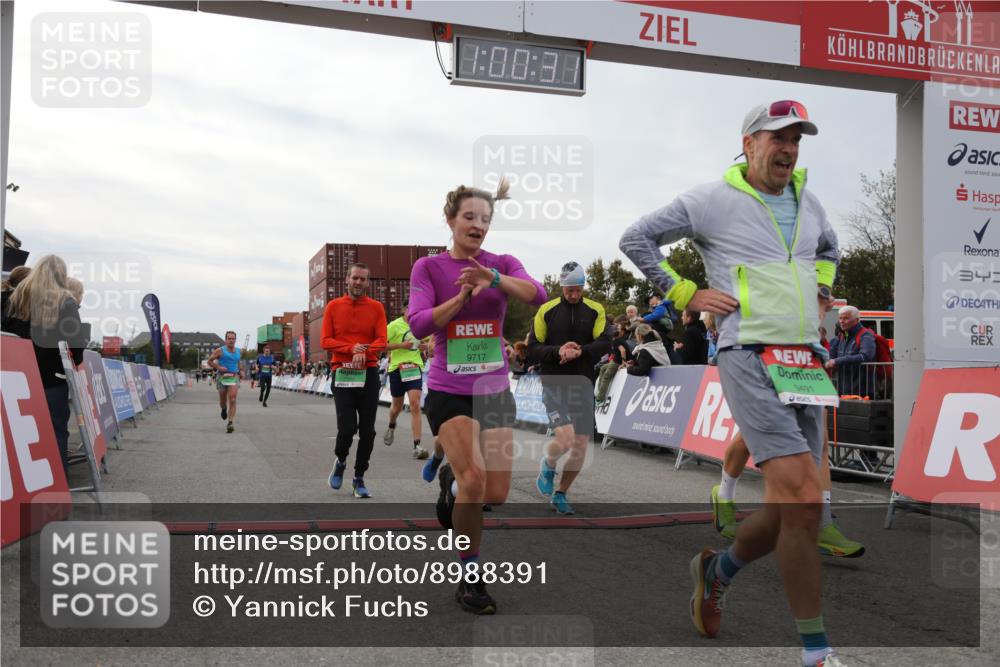 03.10.2025 - Köhlbrandbrückenlauf Yannick Fuchs http://msf.ph/oto/8988391 03.10.2025 16:00:29 Ziel 7027, 7116, 7202, 7287, 7327, 7818, 9188, 9189, 9240, 9391, 9491, 9717 meine-sportfotos.de