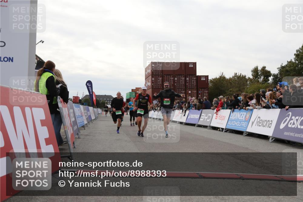 03.10.2025 - Köhlbrandbrückenlauf Yannick Fuchs http://msf.ph/oto/8988393 03.10.2025 16:12:38 Ziel 7502, 8957, 8960, 8979, 8982, 9296, 9300, 9307, 9420 meine-sportfotos.de