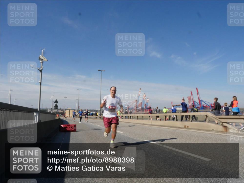 03.10.2025 - Köhlbrandbrückenlauf Matties Gatica Varas http://msf.ph/oto/8988398 03.10.2025 12:34:21 Position 2  meine-sportfotos.de