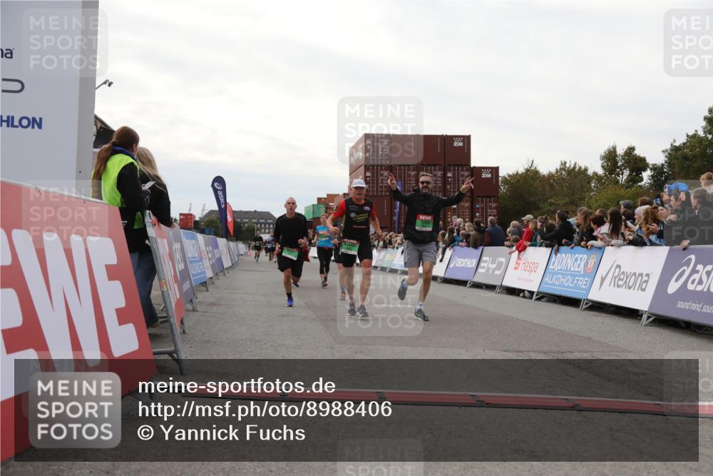 03.10.2025 - Köhlbrandbrückenlauf Yannick Fuchs http://msf.ph/oto/8988406 03.10.2025 16:12:39 Ziel 7502, 8957, 8960, 8979, 8982, 9296, 9300, 9307, 9420 meine-sportfotos.de