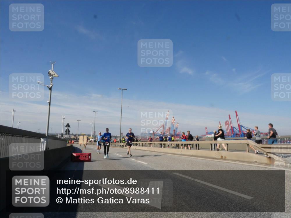 03.10.2025 - Köhlbrandbrückenlauf Matties Gatica Varas http://msf.ph/oto/8988411 03.10.2025 12:34:24 Position 2  meine-sportfotos.de