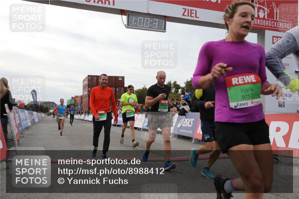 03.10.2025 - Köhlbrandbrückenlauf Yannick Fuchs http://msf.ph/oto/8988412 03.10.2025 16:00:30 Ziel 7027, 7116, 7202, 7287, 7327, 7818, 9188, 9189, 9240, 9391, 9491, 9568, 9717 meine-sportfotos.de