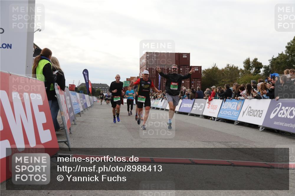 03.10.2025 - Köhlbrandbrückenlauf Yannick Fuchs http://msf.ph/oto/8988413 03.10.2025 16:12:39 Ziel 7502, 8957, 8960, 8979, 8982, 9296, 9300, 9307, 9420 meine-sportfotos.de