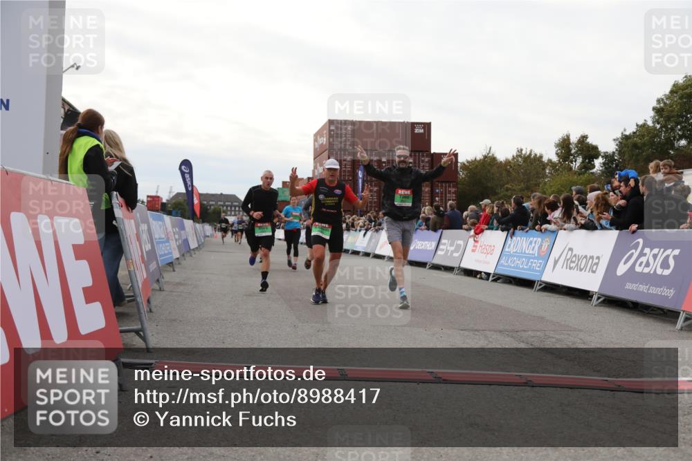 03.10.2025 - Köhlbrandbrückenlauf Yannick Fuchs http://msf.ph/oto/8988417 03.10.2025 16:12:39 Ziel 7502, 8957, 8960, 8979, 8982, 9296, 9300, 9307, 9420 meine-sportfotos.de