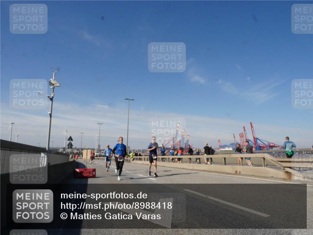 03.10.2025 - Köhlbrandbrückenlauf Matties Gatica Varas http://msf.ph/oto/8988418 03.10.2025 12:34:25 Position 2  meine-sportfotos.de