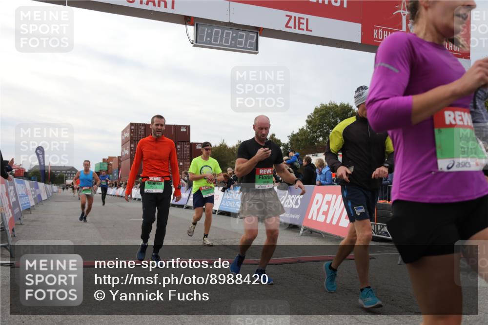 03.10.2025 - Köhlbrandbrückenlauf Yannick Fuchs http://msf.ph/oto/8988420 03.10.2025 16:00:30 Ziel 7027, 7116, 7202, 7287, 7327, 7818, 9188, 9189, 9240, 9391, 9491, 9568, 9717 meine-sportfotos.de