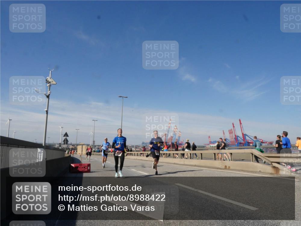 03.10.2025 - Köhlbrandbrückenlauf Matties Gatica Varas http://msf.ph/oto/8988422 03.10.2025 12:34:25 Position 2 7111 meine-sportfotos.de