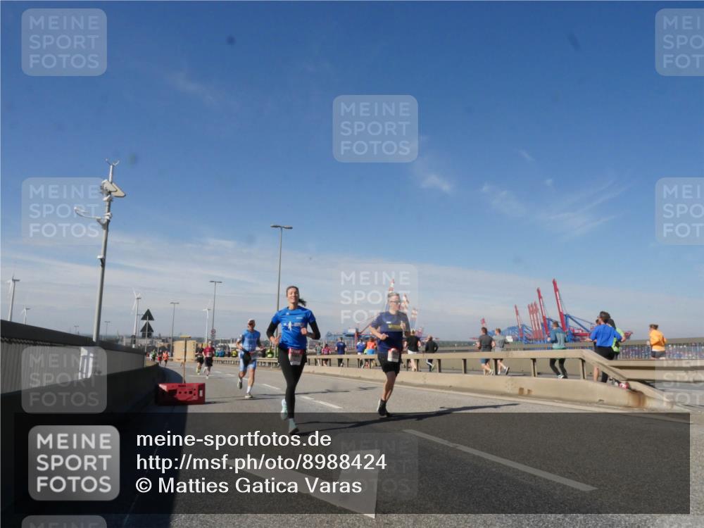 03.10.2025 - Köhlbrandbrückenlauf Matties Gatica Varas http://msf.ph/oto/8988424 03.10.2025 12:34:26 Position 2  meine-sportfotos.de