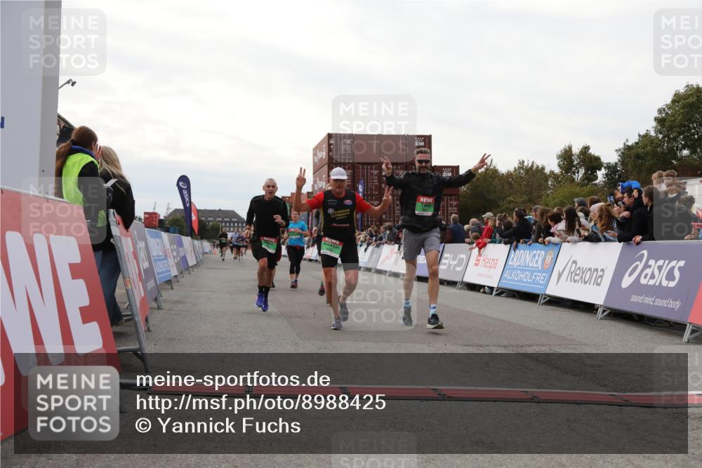03.10.2025 - Köhlbrandbrückenlauf Yannick Fuchs http://msf.ph/oto/8988425 03.10.2025 16:12:39 Ziel 7502, 8957, 8960, 8979, 8982, 9296, 9300, 9307, 9420 meine-sportfotos.de