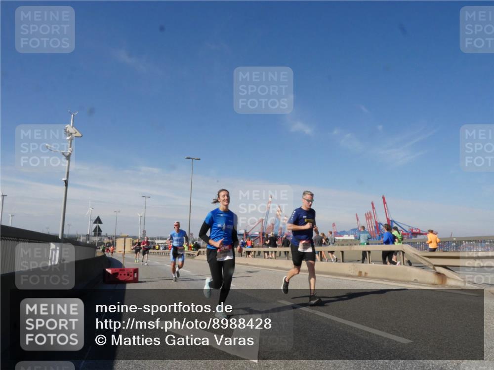 03.10.2025 - Köhlbrandbrückenlauf Matties Gatica Varas http://msf.ph/oto/8988428 03.10.2025 12:34:26 Position 2  meine-sportfotos.de