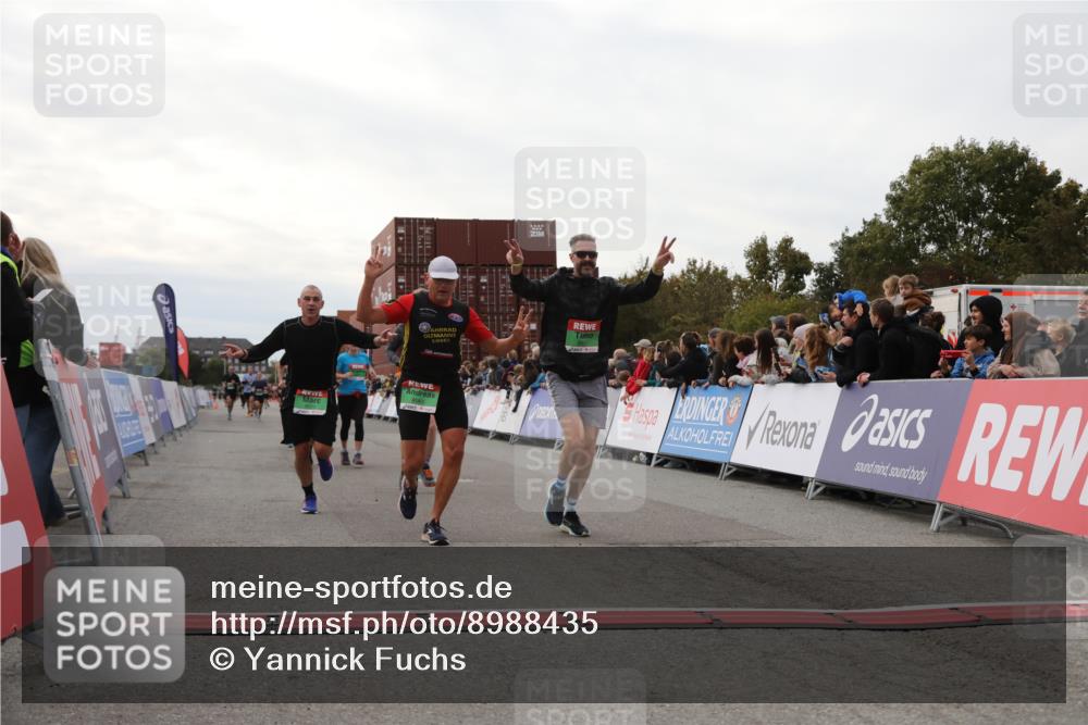 03.10.2025 - Köhlbrandbrückenlauf Yannick Fuchs http://msf.ph/oto/8988435 03.10.2025 16:12:40 Ziel 7457, 7482, 7502, 8957, 8960, 8979, 8982, 9296, 9300, 9307, 9420 meine-sportfotos.de