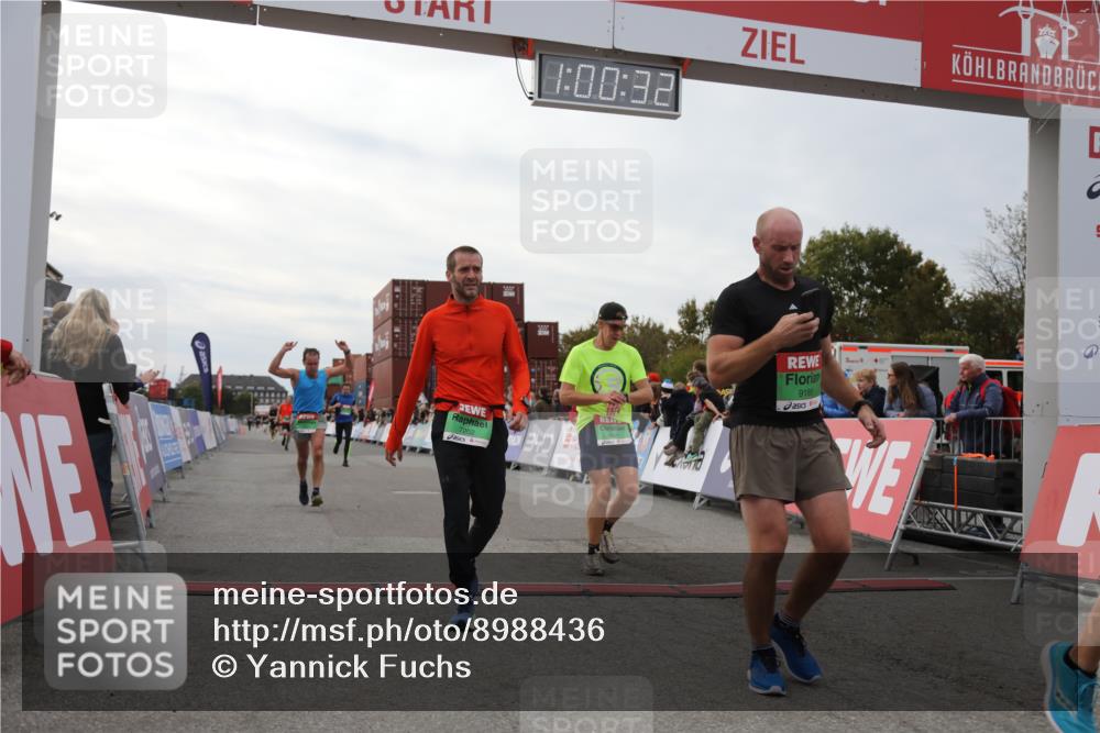 03.10.2025 - Köhlbrandbrückenlauf Yannick Fuchs http://msf.ph/oto/8988436 03.10.2025 16:00:30 Ziel 7027, 7116, 7202, 7287, 7327, 7818, 9188, 9189, 9240, 9391, 9491, 9568, 9717 meine-sportfotos.de