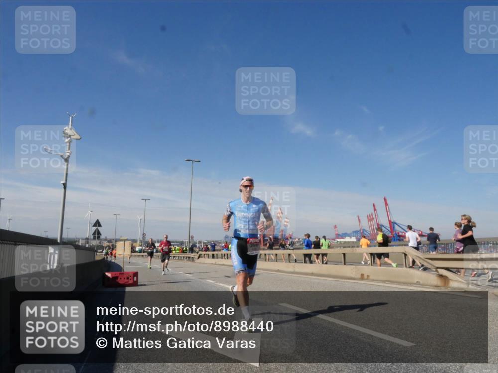 03.10.2025 - Köhlbrandbrückenlauf Matties Gatica Varas http://msf.ph/oto/8988440 03.10.2025 12:34:28 Position 2  meine-sportfotos.de