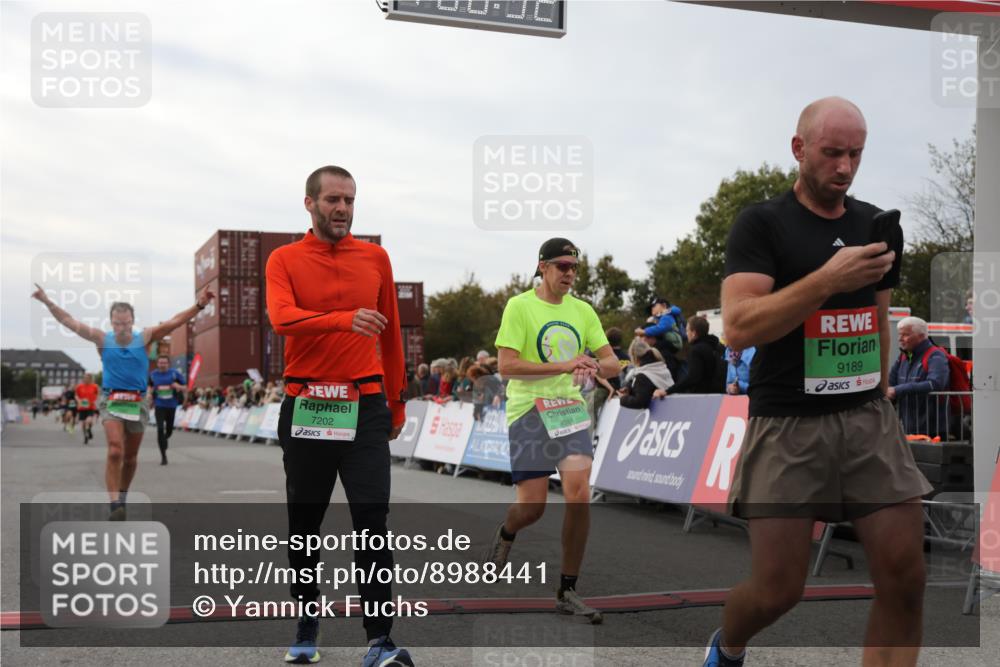 03.10.2025 - Köhlbrandbrückenlauf Yannick Fuchs http://msf.ph/oto/8988441 03.10.2025 16:00:31 Ziel 7116, 7202, 7287, 7327, 7818, 9188, 9189, 9240, 9391, 9491, 9568, 9717 meine-sportfotos.de