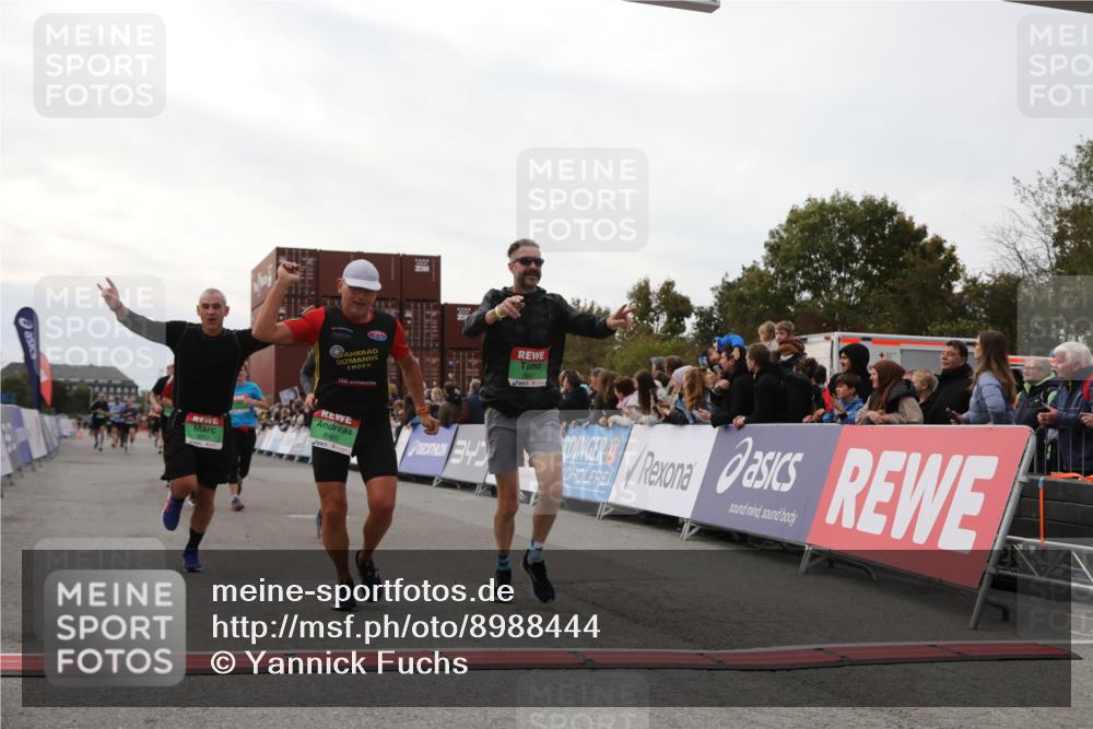 03.10.2025 - Köhlbrandbrückenlauf Yannick Fuchs http://msf.ph/oto/8988444 03.10.2025 16:12:40 Ziel 7457, 7482, 7502, 8957, 8960, 8979, 8982, 9296, 9300, 9307, 9420 meine-sportfotos.de
