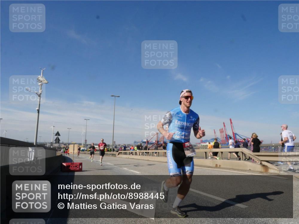 03.10.2025 - Köhlbrandbrückenlauf Matties Gatica Varas http://msf.ph/oto/8988445 03.10.2025 12:34:29 Position 2  meine-sportfotos.de