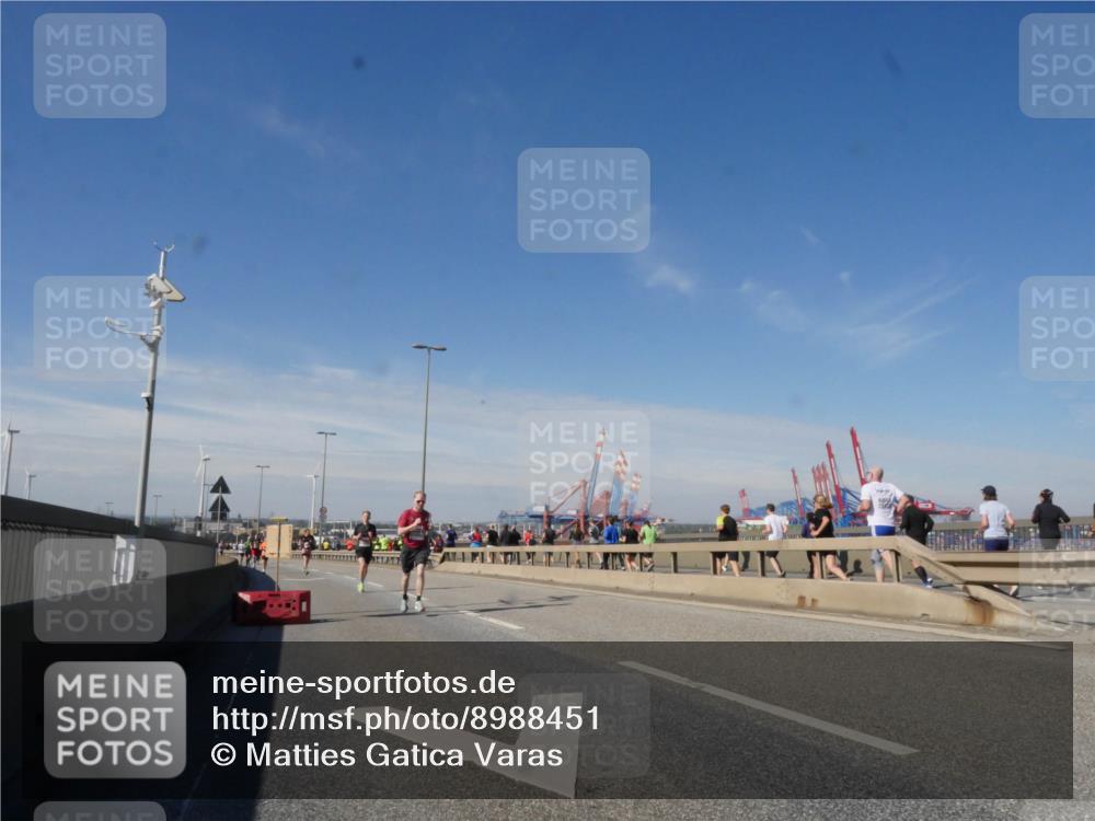03.10.2025 - Köhlbrandbrückenlauf Matties Gatica Varas http://msf.ph/oto/8988451 03.10.2025 12:34:30 Position 2 10542 meine-sportfotos.de